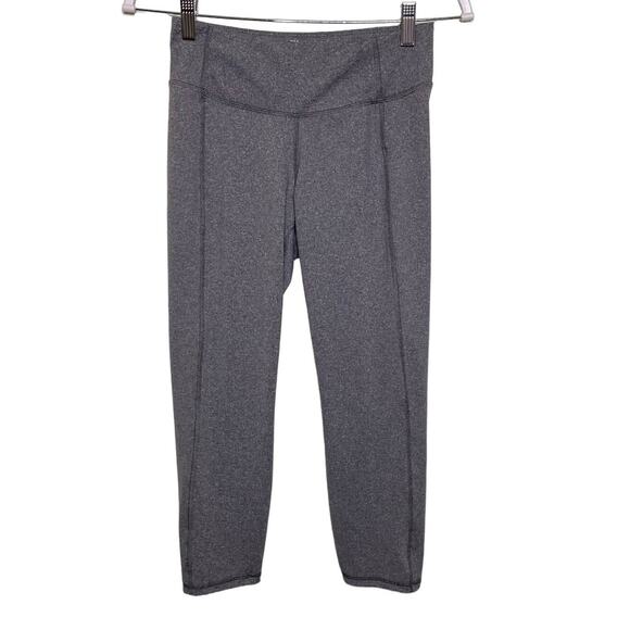 All In Motion Cropped Leggings Mid Rise Elastic Waist Pull On Stretchy Gray S - Picture 1 of 9